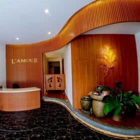 L’amour có thiết kế tối giản mà sang trọng